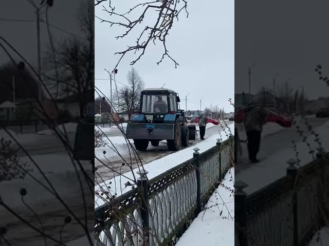 Техника, находящаяся на балансе исполнительного комитета Сармановского сельского поселения, обслуживает население. Очищает пешеходные пути, посыпает их песчано-соляной смесью.