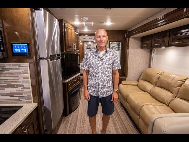 Preview image of 2019 Thor Miramar 35.3 (17U221378) youtube video