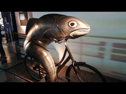 Fisch fährt Fahrrad in der Guinness Brauerei