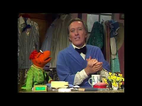 The Muppet Show - 422: Andy Williams - Cold Open (1980)