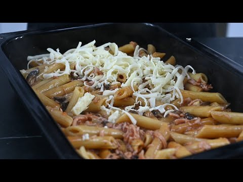 Ost, skinka och svamp - vad finns det i denna läckra ugnsbakade pasta?!