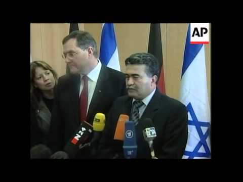 Israeli Defence Minister Amir Peretz meets German counterpart