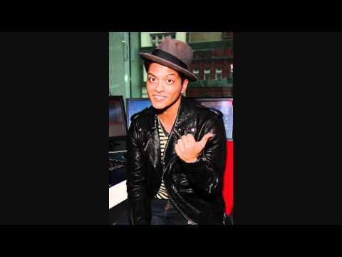 Bruno Mars - Rocketeer (ft. Far East Movement)