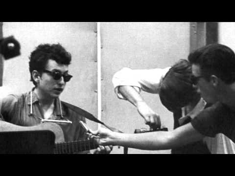 Боб Дилан -  Blowing in the wind в переводе М.Фейгина