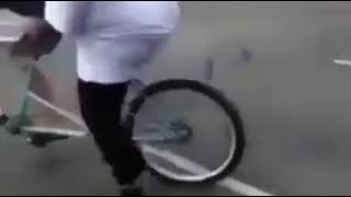 Download lagu Orang gendut naik sepeda mp3