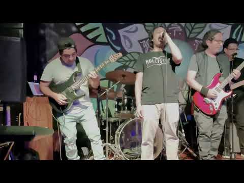 FOSSIL Rock Band - Born to be wild cover - En vivo Feria Bar de Barranco, Lima, Perú.