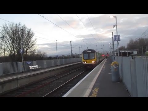 IÉ 29000 class Commuter train passes through Clontarf Road with MASSIVE horn ABUSE!!!!! 21/3/2021