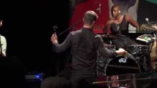 Robin Thicke - &quot;Magic&quot; live from Interscope Introducing