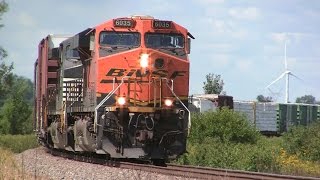 preview picture of video 'BNSF 6035 East on the Tower Road Curve on 9-7-2014'