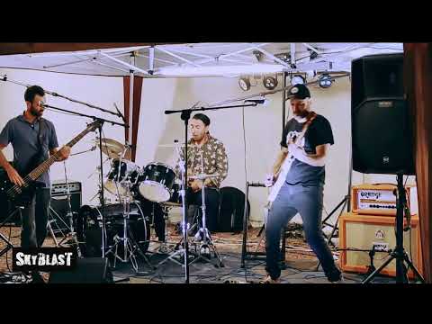 LOCKED IN YOUR EMBRACE (Live 04/07/23 Bar le Vendéen)