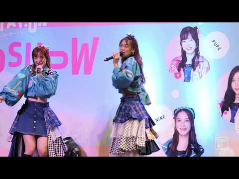 200919 BNK48 Nine - โดดดิด่ง @ Road Show Central Rama 3 [Fancam 4K60p]