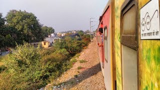 preview picture of video 'LTT - LKO AC Crawling Between Jhansi - Orai Route Stretch | 22121 LTT - Lucknow AC SF Express'