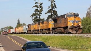 preview picture of video 'Union Pacific 5370 leading train QPDRV through Woodburn, Oregon 5.7.12'