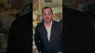 הזמר והפייטן העלומי #יובל_טייב בהזמנה למסיבת חנוכה הגדולה בישראל! (הרב רפאל זר) - התמונה מוצגת ישירות מתוך אתר האינטרנט יוטיוב. זכויות היוצרים בתמונה שייכות ליוצרה. קישור קרדיט למקור התוכן נמצא בתוך דף הסרטון