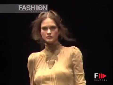 ALEXANDER MCQUEEN Autumn Winter 2006/07 Paris 2 of 4 by Fashion Channel