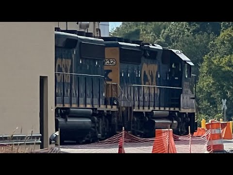 CSX L004 [B724] Departs Ken’s Food in Marlborough