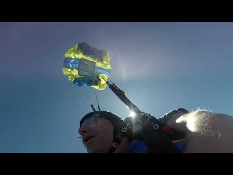 Tandem cutaway, 2 canopies out