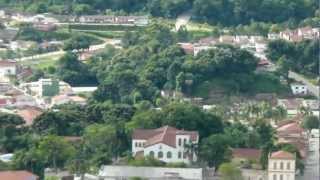 preview picture of video 'Apiaí - Vista do alto do Morro do Ouro'