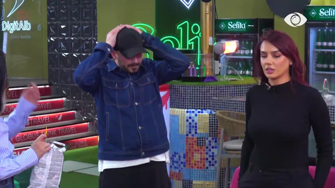 Bie zilja, Bora Zemani hyn në shtëpi, Romeo shpërthen në lot