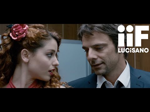 Disagio in ascensore - MASCHI CONTRO FEMMINE