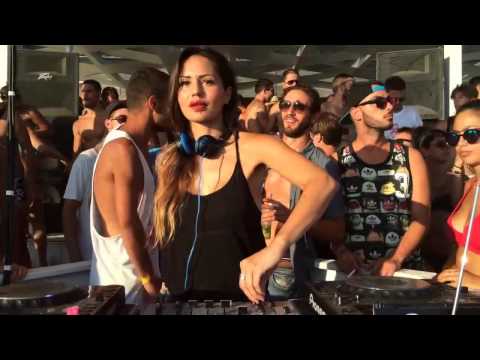 Deborah de Luca spinning for deaf !