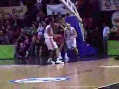 13 04-12-07 BCO-Red Star Belgrado - Snelle lay-up van Greg B