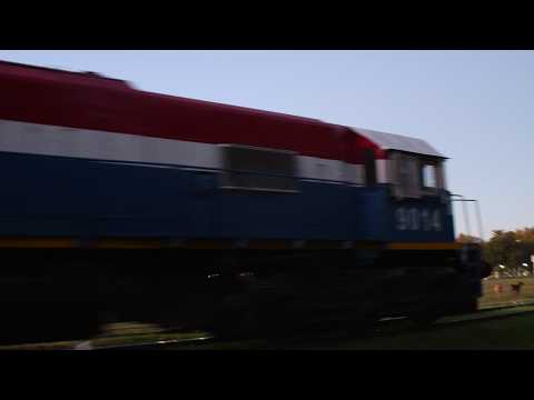 [4K] Tren cargado de NCA con la EMD GT-22CW 9014 pasando por Marcos Juárez al anochecer!!!!!!