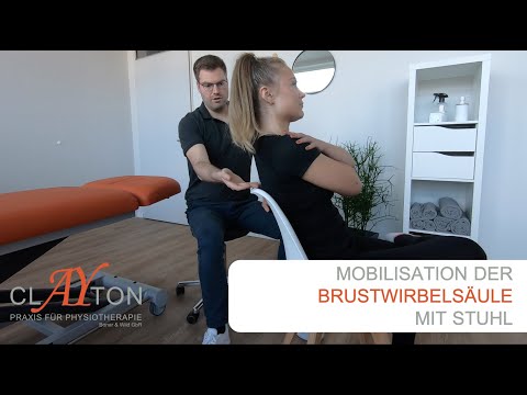 Mobilisation der Brustwirbelsäule mit Hilfe eines Stuhls