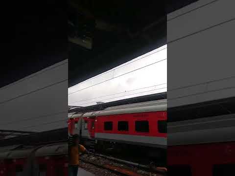 Announcement of Mumbai Chhatrapati Shivaji Maharaj Terminus Rajdhani Express at Hazrat Nizamuddin