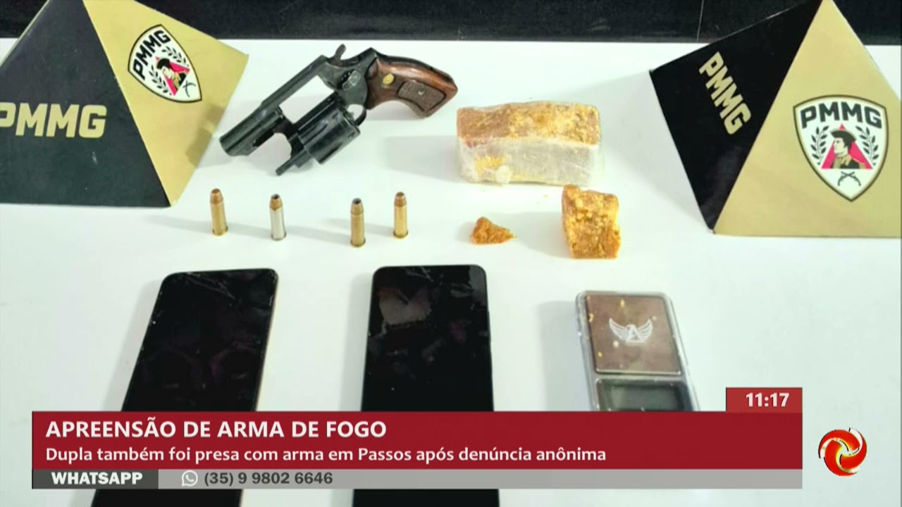 PM apreende arma e prende dois homens em Passos