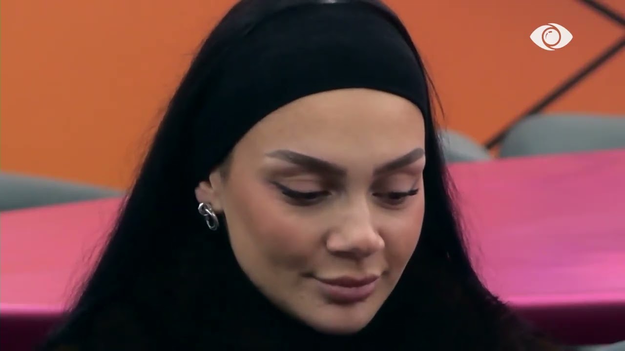 “Nën një portokalle moj…”/ Kristi këndon këngë popullore në “Unë vlej”, banorët e shoqërojnë duke kënduar e kërcyer