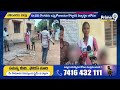 Chintoor : దొంగతనం మోపి.. గదిలో వేసి విద్యార్థులను  చితకబాదిన వార్డెన్ | Prime9 News - Video