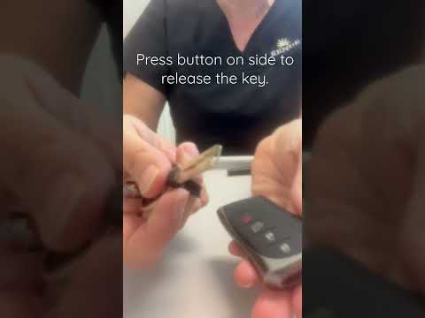 Changing the battery to a Lexus Key.  2019 LEXUS ES350 #lexuses350 battery need CR2032 3V