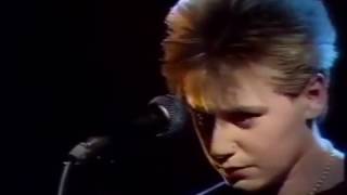 Cocteau Twins -  The Spangle Maker (Old Grey Whistle Test 24FEB1984)