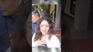 Download lagu DEMI BUAT HATERS JERA,DEWI PERSSIK TAK PEDULI KELUARKAN UANG BANYAK #shorts #dewiperssik mp3