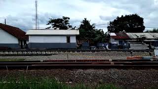 preview picture of video 'Moment sepecial Pasundan tambahan nunggu silang argo wilis stasiun tambak...'