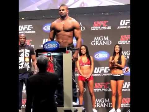 Ring girls get excited seeing “Horse Meat” Alistair Overeem