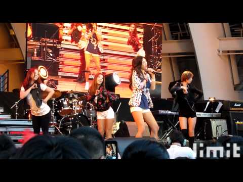KMF 2011 G.NA - Black & White