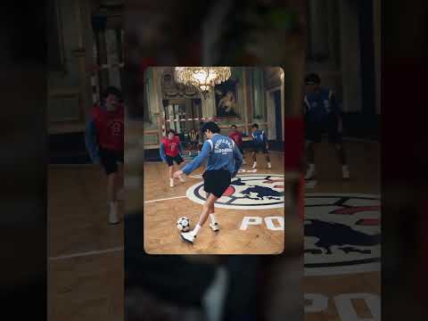 ​⚽​🔥 C’est quoi ce terrain au milieu d’un palais ? #football #lequipe #foot