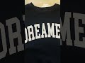 BUZO CROP ESTAMPADO VARSITY DREAMER