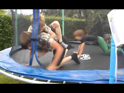 Mein 14 geburtstag!! Der mops feiert!! ;D