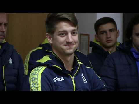 Молодіжна збірна України відвідала військовий госпіталь