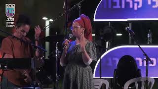 אפרת מור בכנס הסליחות למרגלות מערת המכפלה (חדשות ערוץ 7) - התמונה מוצגת ישירות מתוך אתר האינטרנט יוטיוב. זכויות היוצרים בתמונה שייכות ליוצרה. קישור קרדיט למקור התוכן נמצא בתוך דף הסרטון