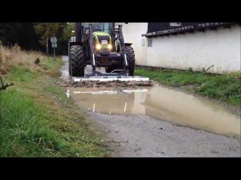 Laub fegen im Herbst 2013 - KehrFix und der Claas Arion 410