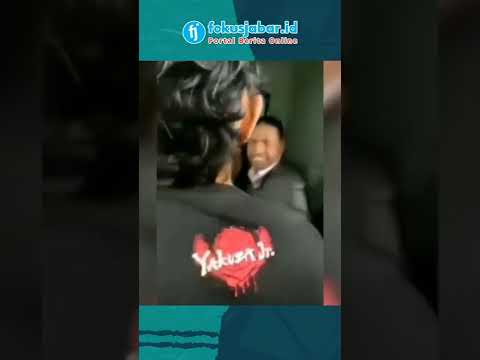 DIDUGA BERBUAT MESUM DI TOILET MASJID OKNUM KEPALA SEKOLAH DI GREBEK WARGA