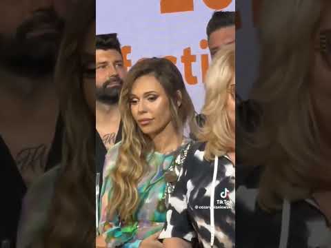 Doda i jej miny podczas przemówienia Górniak (oryg. cezarywisniewski_)