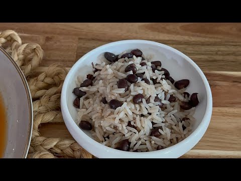 Arroz blanco con frijoles negros