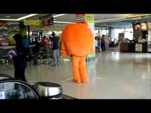 Nippon Blobby Dancing at Giant Bintaro CBD