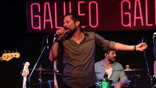 Enamorado de la moda juvenil (15 aniversario MetroPop)