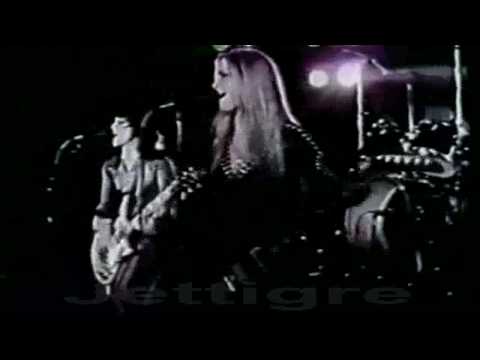 The Runaways - School Days ( LIVE )
